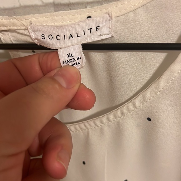 Socialite polka dot tie hem blouse - Picture 4 of 6